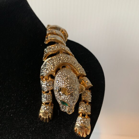Shoulder brooch articulating Panther with rhinestone and green emerald art deco. - Picture 1 of 5